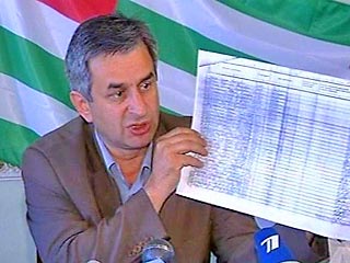Кандидат в лидеры Абхазии Рауль Хаджимба требует аннулировать результаты выборов и провести второй тур голосования. Об этом он заявил во вторник на встрече с журналистами