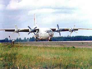 В Судане в среду разбился транспортный самолет Ан-12 суданской компании "Сариа". По сообщениям местных СМИ, все четверо погибших - граждане России
