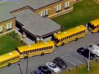 В Техасе два подростка были арестованы за то, что они готовились воссоздать бойню в "стиле Коламбайн" в собственной средней школе. Полиция предъявила обвинение мальчикам, 15 и 16 лет, в создании террористической угрозы