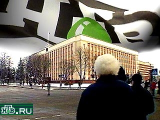 В случае продолжения конфликта НТВ и белорусского государственного телевидения пострадают как официальный Минск, так и российская сторона, считает белорусский аналитик