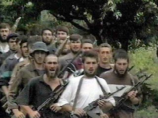 Костяк незаконных вооруженных формирований в Чечне составляют 600-900 человек. Об этом сообщил президент Чечни Алу Алханов, выступая на пресс-конференции в страсбургском Дворце Европы