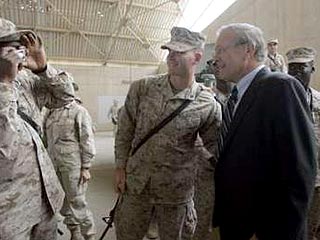 Дональд Рамсфельд незапланированно посетил Ирак