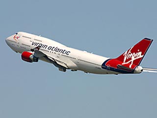 Авиакомпания Virgin установит в некоторых своих самолетах супружеские ложа, чтобы позволить парам спать во время полета "ближе друг к другу"