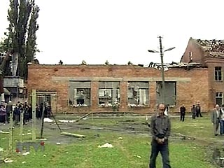 В Северной Осетии во вторник помянут погибших при теракте в Беслане. Траурные мероприятия на сороковой день после трагедии пройдут почти в 80 бесланских домах