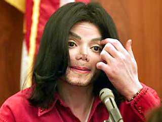 Майкл Джексон готовится подать судебный иск против Эминема в связи с выходом его нового видеоклипа, в котором белый рэппер изображает поп-короля, играющего с маленькими детьми