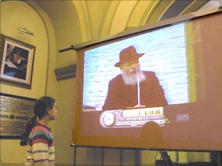 Любавичский Ребе неоднократно говорил о важности использования современных технологий для распространения иудаизма и хасидской философии среди евреев