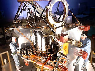 Корабль Mars Reconnaissance Orbiter (MRO) оборудован оптическими приборами, обеспечивающими сильное увеличение, что позволит получить детальное изображение интересующих специалистов NASA районов Красной планеты