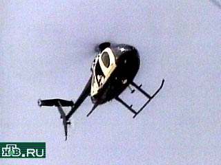 Программа НТВ "Криминал" показала уникальные кадры, снятые с вертолета во время полицейской операции в одном из районов мексиканской столицы.