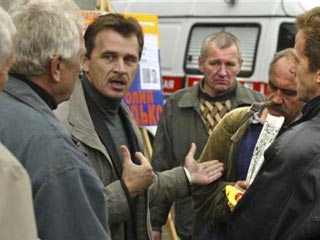 Оппозиция забросала листовками центральный проспект Минска