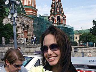 Голливудская актриса Анджелина Джоли решила усыновить ребенка из России. Звезда уже остановила свой выбор на семимесячном мальчике
