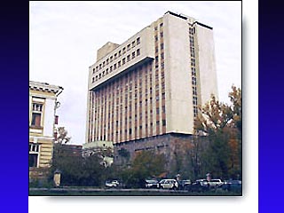 С пятого этажа здания Российского научного центра хирургии выбросился пациент