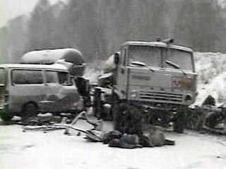 В Новосибирской области произошло крупное дорожно-транспортное происшествие, в результате которого погибли 6 человек