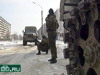 Всего же в минувшие сутки саперы федеральных сил в Чечне обнаружили и обезвредили девять взрывных устройств