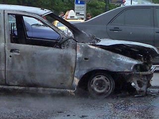 В столице Ирана на площади "Рах-о-ахан" водитель, отказавшийся платить штраф за неправильную парковку, поджег свой автомобиль