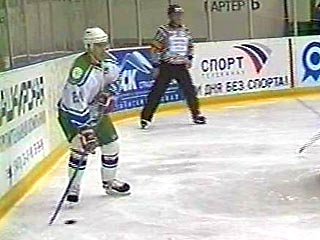 Лидер чемпионата России по хоккею потерпел крупное поражение