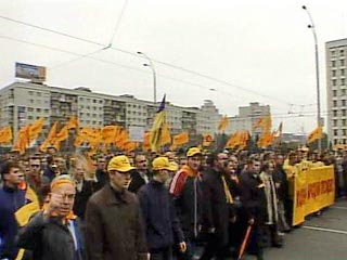 Около 10 тысяч человек собрались сегодня в центре Киева для участия в акции в поддержку кандидата в президенты Виктора Ющенко