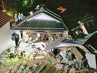 Число пострадавших в результате серии землетрясений в Японии быстро растет и, по данным на вечер субботы, превысило 500 человек