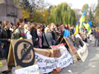В знак протеста против милицейского произвола, львовские студенты вышли на баррикады