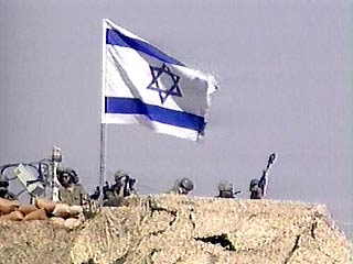 Правительство Израиля согласилось гарантировать Ясиру Арафату беспрепятственное и безопасное возвращение на Западный берег, если он захочет пройти курс лечения за пределами Израиля