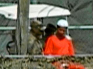 Австралийский заключенный американской тюрьмы на базе США в Гуантанамо (Куба) Дэвид Хикс находится на грани умопомешательства из-за условий содержания