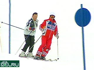 Воспользовавшись пребыванием в центре горнолыжного спорта, Владимир Путин, находящийся в Австрии с визитом, покатался на лыжах