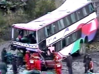 Крупное дорожно-транспортное происшествие произошло в Перу. В результате падения пассажирского автобуса в пропасть 17 человек погибли, еще 36 пассажиров получили травмы различной степени тяжести