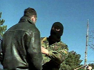 Осетинская сторона в пятницу утром захватила 50 жителей зоны конфликта грузинской национальности в заложники. Об этом говорится в сообщении грузинской телекомпании "Мзе", передает РИА "Новости"