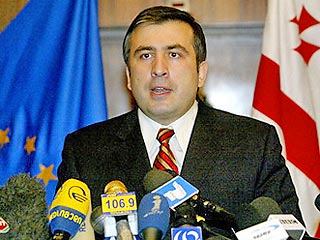 "Грузия целенаправленно проходит путь к вступлению в НАТО", - сказал Саакашвили заявил в пятницу на брифинге в Тбилиси