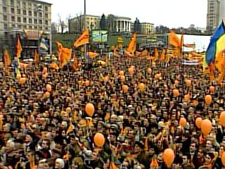 Массовая акция "Народ не одолеть", организованная Коалицией "Сила народа", прошла в субботу в Киеве. По оценкам организаторов, в ней приняли участие более 100 тыс. человек, милиция приводит данные вдвое меньше