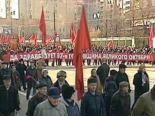 Коммунисты под предводительством Зюганова провели митинг на Театральной площади
