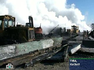 Около 30 человек погибли в результате пожара, произошедшего минувшей ночью в общежитии Кызыльской ТЭЦ, которое полностью сгорело