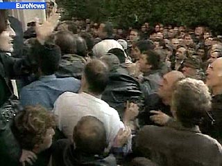 Премьер-министр Абхазии Нодар Хашба возложил ответственность за беспорядки в Сухуми в минувшую пятницу, в результате которых погибла известный абхазский ученый Тамара Шакрыл, на тех, кто организовывал митинги людей