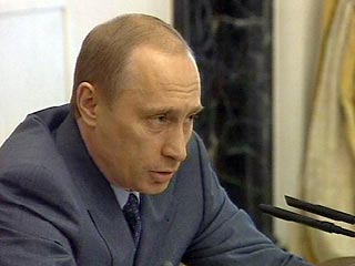 Владимир Путин выступил против предложения предпринимателей по снижению единого социального налога (ЕСН) до 15% и покрытия в связи с этим социальных расходов за счет Стабилизационного фонда и золотовалютных резервов ЦБР