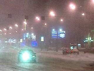 Первая в нынешнем сезоне метель ожидается в столице в четверг. В Москве может выпасть до 2 см снега, сообщили в среду в Гидрометеобюро Москвы и Московской области. Во второй половине дня в четверг похолодает до минус 4 градусов