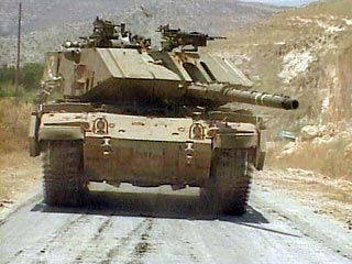 Экипаж израильского танка по ошибке открыл огонь по группе египетских военнослужащих, в результате чего погибли три человека, сообщило в четверг израильское радио