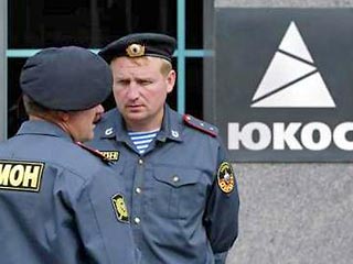 Глава правления ЮКОСа Стивен Тиди, находясь в Лондоне, заявил журналистам, что обыск московского офиса в среду был юбилейным, 150-м по счету