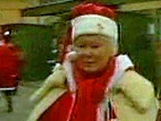 Грабительница переодевалась в костюм Деда Мороза, стучалась в дома старушек и, угрожая кухонным ножом, забирала все ценное