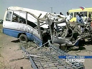 Серьезное ДТП произошло в Судане. В южном пригороде Хартума столкнулось два пассажирских автобуса. В результате столкновения погибли 27 человек. Еще 44 пассажира получили ранения, пишет The Sudan Tribune