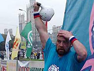 Российский спортсмен установил мировой рекорд в рывке гири одной рукой