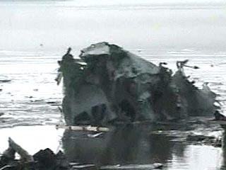 В Китае самолет после взлета рухнул в озеро - 53 человека погибли