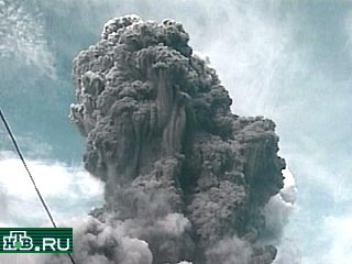 Сегодняшний выброс магмы и пепла из жерла вулкана - крупнейший с начала извержения
