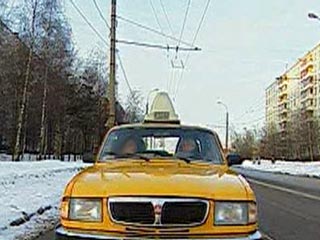 В Новосибирске 23-летняя пассажирка ограбила и попыталась задушить таксиста