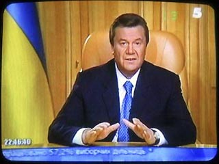 Янукович в телеобращении призвал Ющенко сесть за стол переговоров
