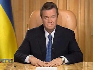 Кандидат в президенты Украины, премьер-министр Виктор Янукович, по официальным данным победивший во втором туре выборов, заявил, что оппозиция использует заранее подготовленный сценарий
