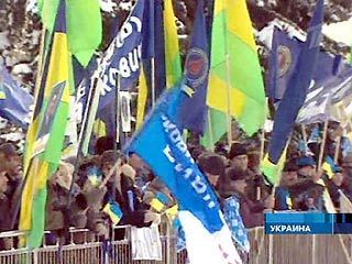 В Севастополе митингуют 2 тысячи сторонников Януковича