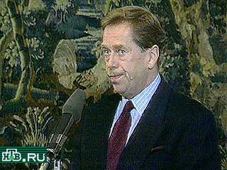 Президент Чехии Вацлав Гавел сегодня внезапно прервал государственный визит в Кувейт. Это произошло, как сообщает телекомпания НТВ со ссылкой на ИТАР-ТАСС, в связи с резким ухудшением здоровья