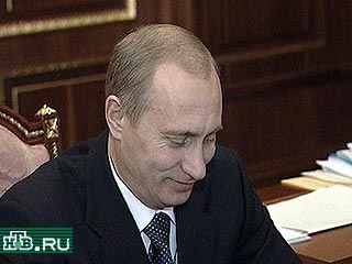 Владимир Путин поручил своему Главному контрольному управлению выяснить обстоятельства получения Генпрокурором Владимиром Устиновым служебной квартиры в Москве