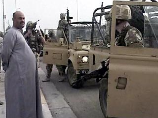 Иракские силы безопасности и британские военные проводят в южном иракском городе Басра мероприятия по поиску известного террориста Абу Мусаба аз-Заркави