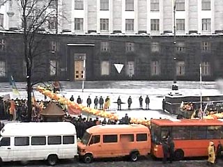 Ющенко заявил, что пикеты вокруг зданий центральных органов власти сняты не будут