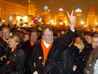 Возглавляемый Виктором Ющенко "Комитет национального спасения" обвинил "команду Виктора Януковича в срыве переговоров" по выходу из политического кризиса